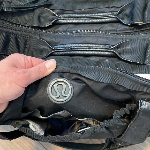 Lululemon Keep On Running Nylon Duffel Black - Picture 9 of 16